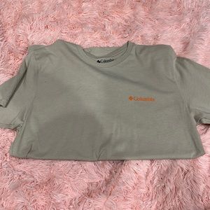 Columbia Tee with dog on back